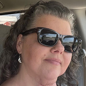 Meet your Posher, Suzanne